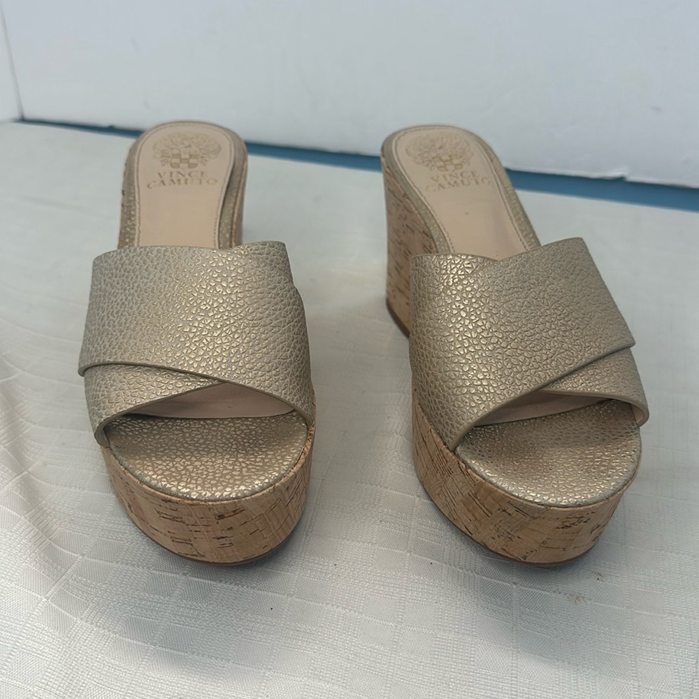 Vince Camuto Womens Platform Wedge Sandals Size 7.5 M Kessina Gold Leather